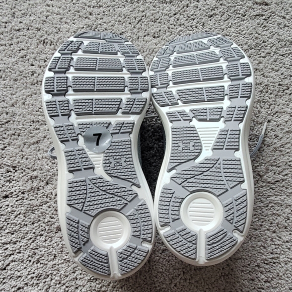 UNDER ARMOUR LIQUIFY SHOES - Picture 3 of 7